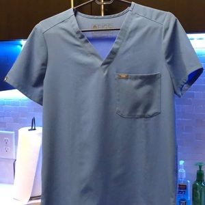 FIGS Catarina 1 pocket Scrub Top Ceil Blue Sz SM